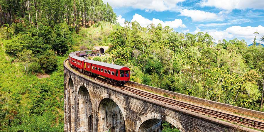Crossing the Nine Arches Bridge to Demodara